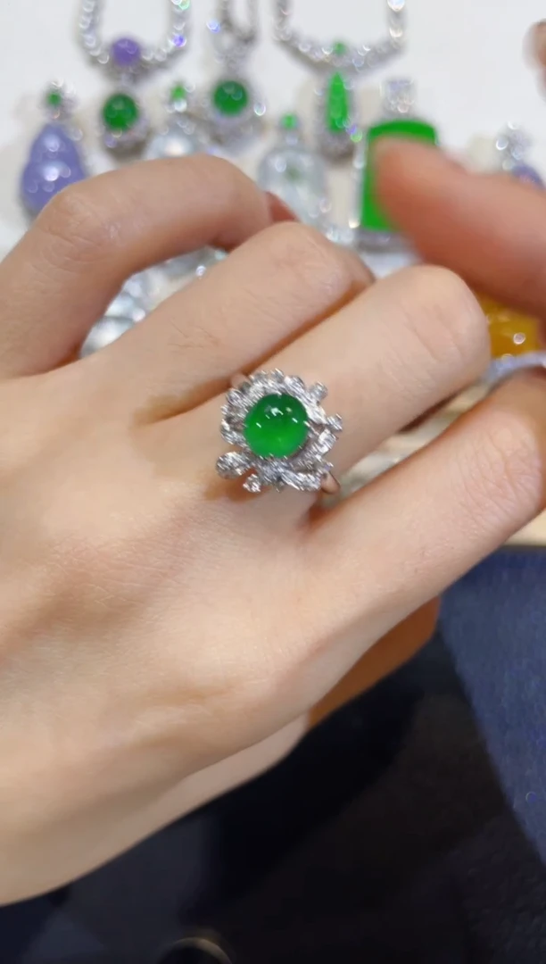 颈饰18K金镶嵌翡翠团购2