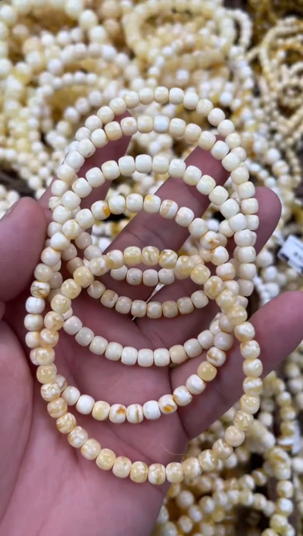 裸石琥珀未镶嵌XX3   5.5左右多样性一条