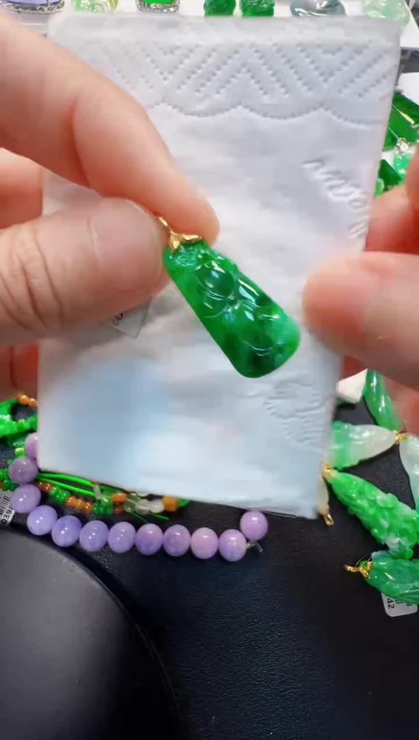 翡翠18K金镶嵌吊坠(不含链)680