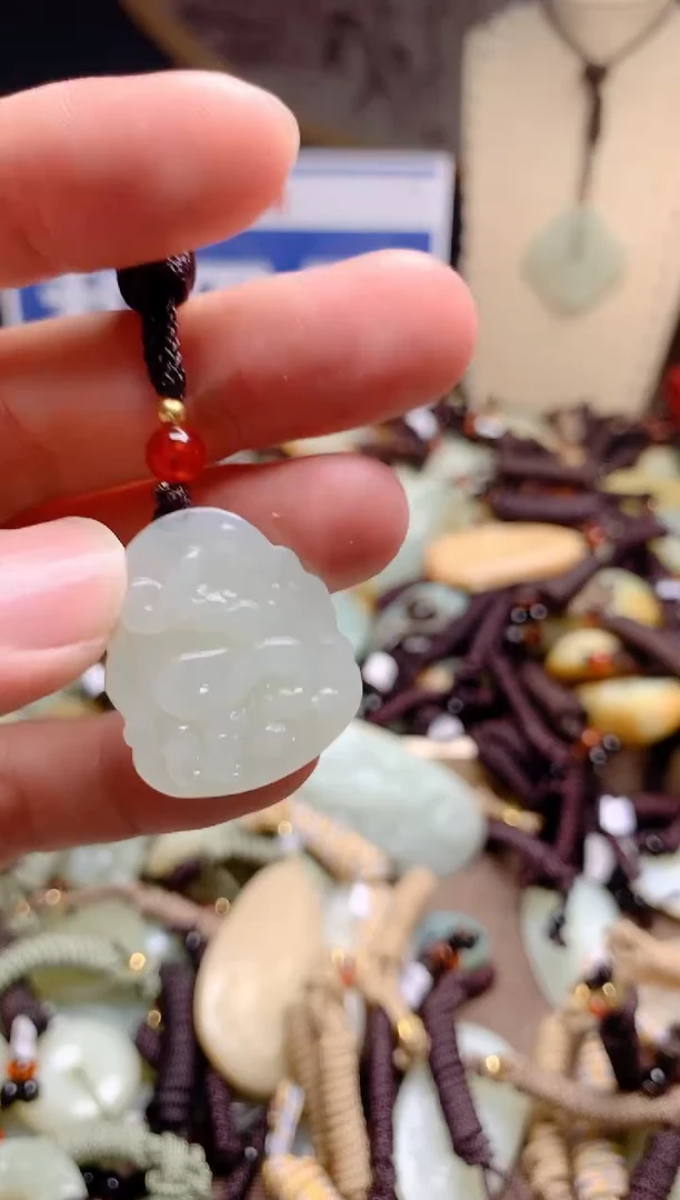 和田玉未镶嵌颈饰1