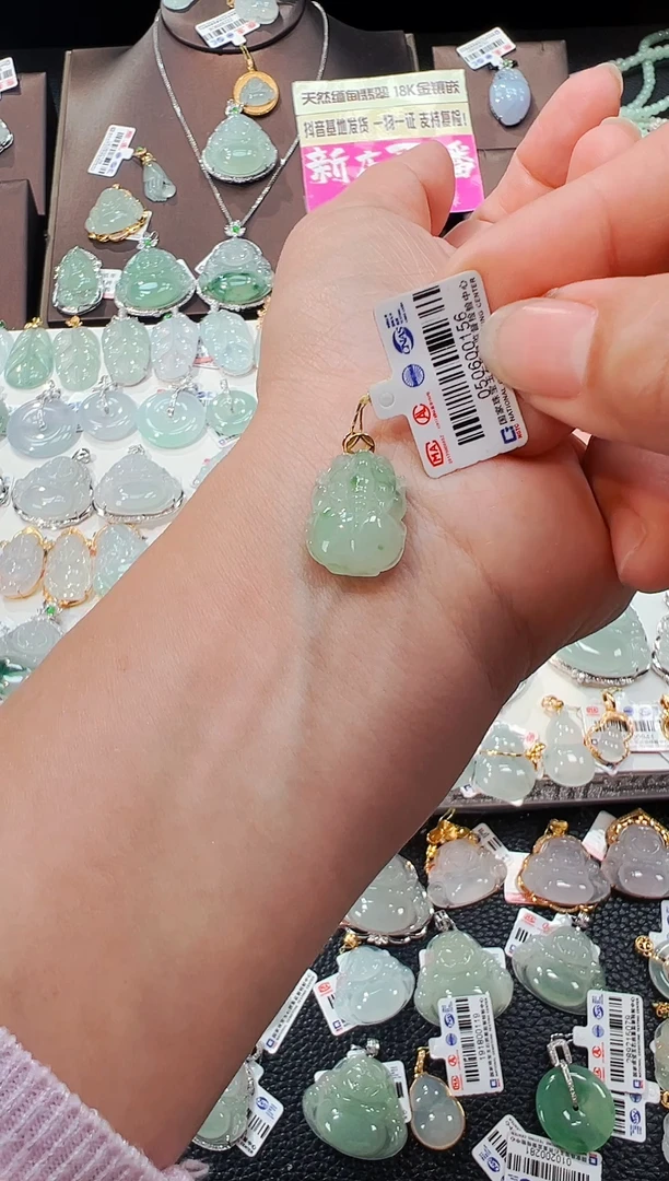 【闪购商品】翡翠吊坠(不含链)18K金镶嵌貔貅吊坠156