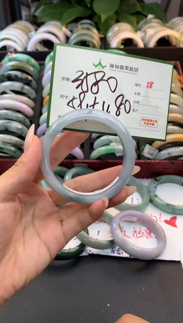未镶嵌定制翡翠毛货需精细抛光+多人