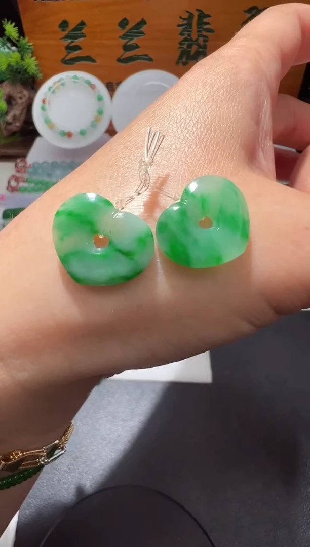 【闪购商品】定制翡翠未镶嵌12.9*15.9*2.4爱心