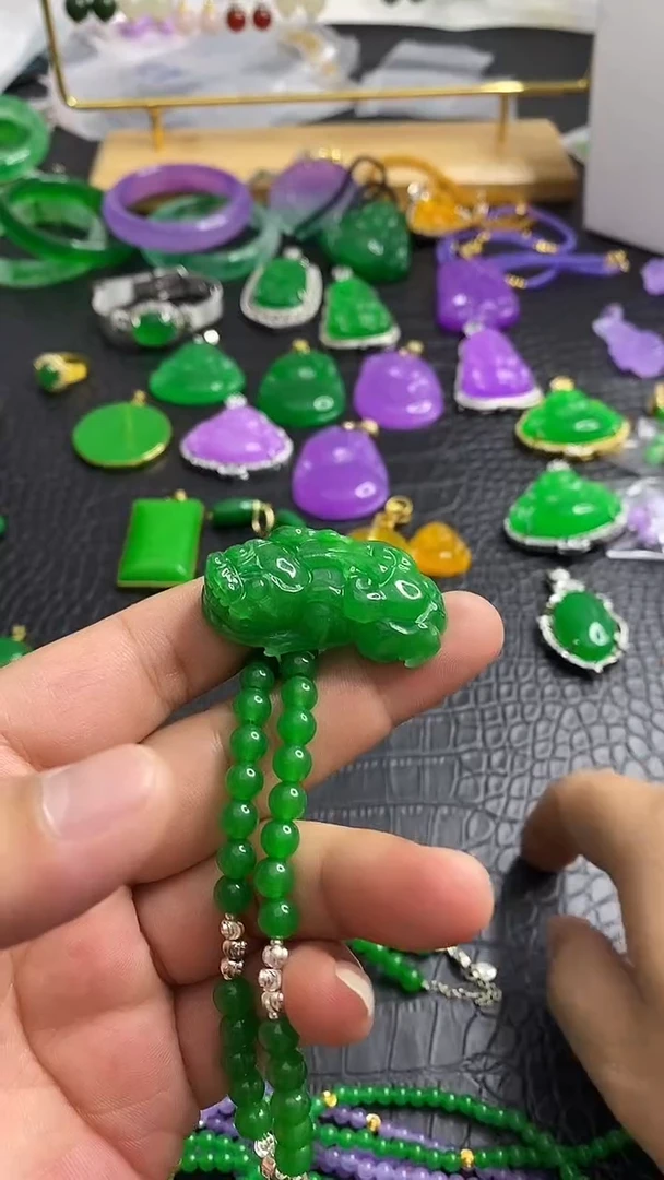 颈饰未镶嵌翡翠S013