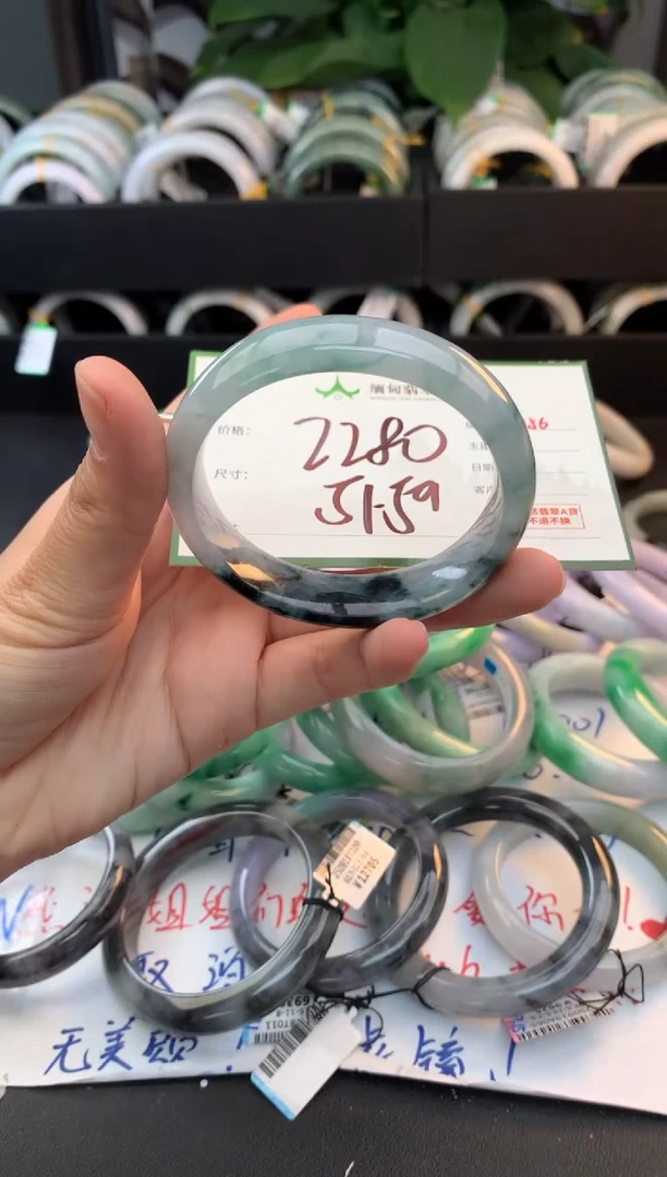 未镶嵌定制翡翠茹*毛货需精细抛光+多人