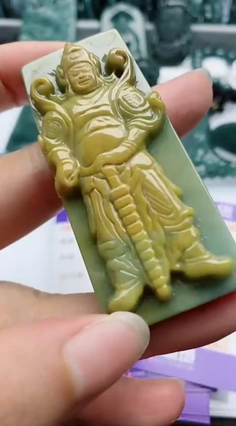翡翠未镶嵌颈饰