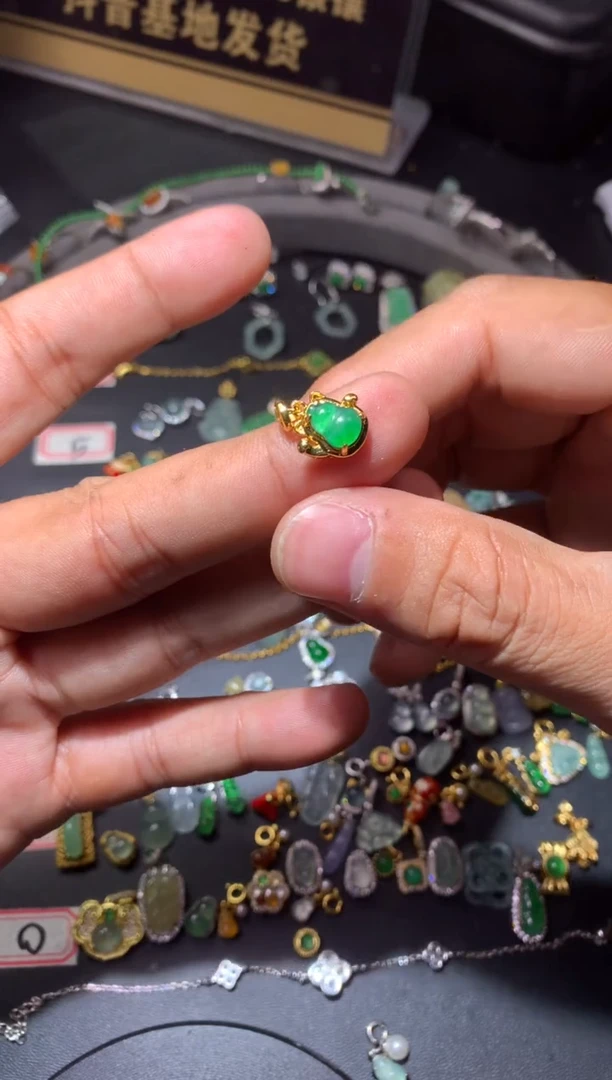 吊坠(不含链)未镶嵌翡翠1