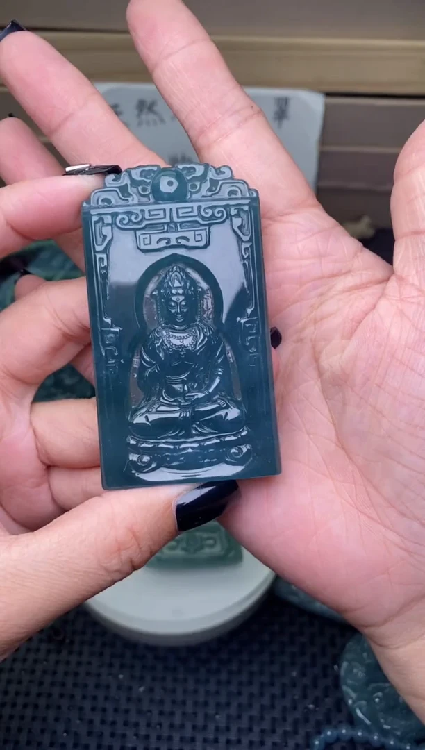 颈饰未镶嵌翡翠