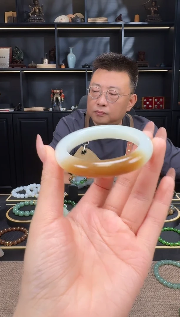颈饰未镶嵌和田玉糖白手镯57mm