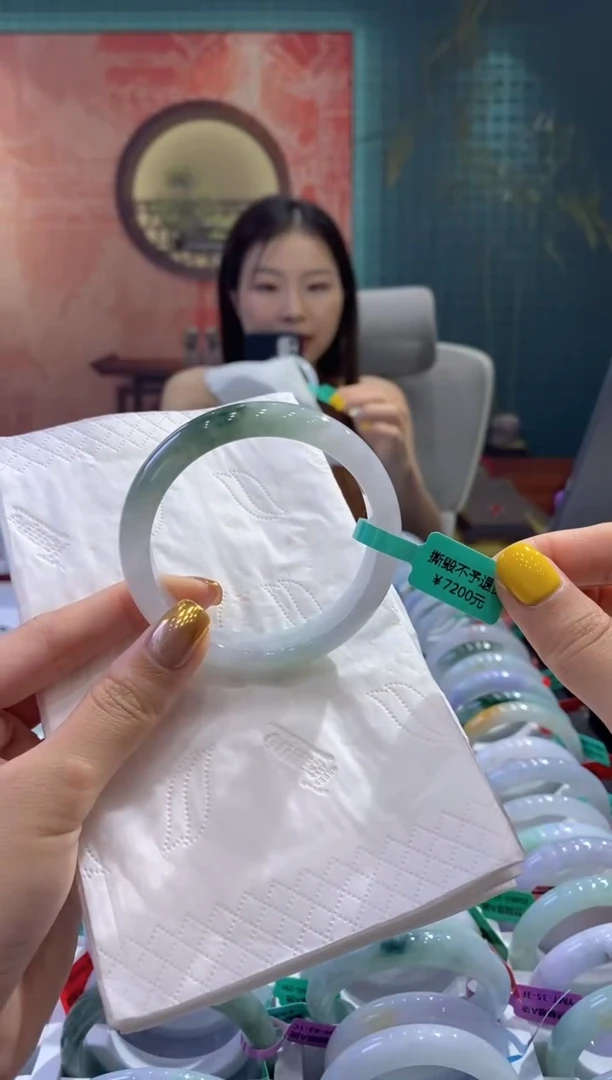 翡翠手镯未镶嵌多人18800