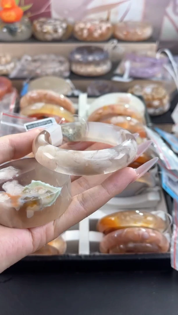 未镶嵌手镯石英质玉54