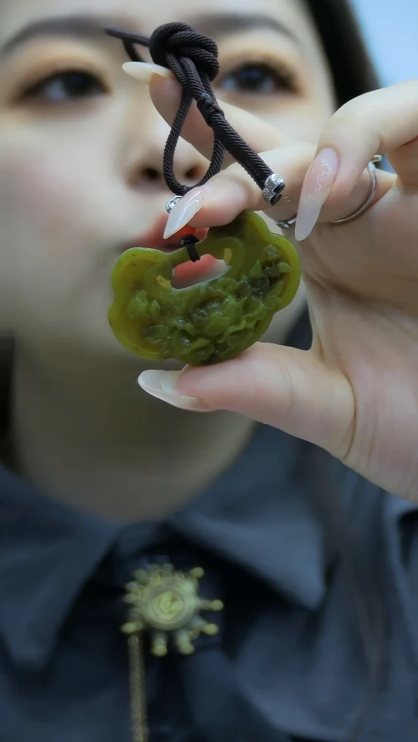 【闪购商品】蛇纹石玉颈饰未镶嵌花锁挂件
