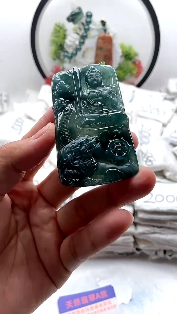 翡翠未镶嵌颈饰文殊