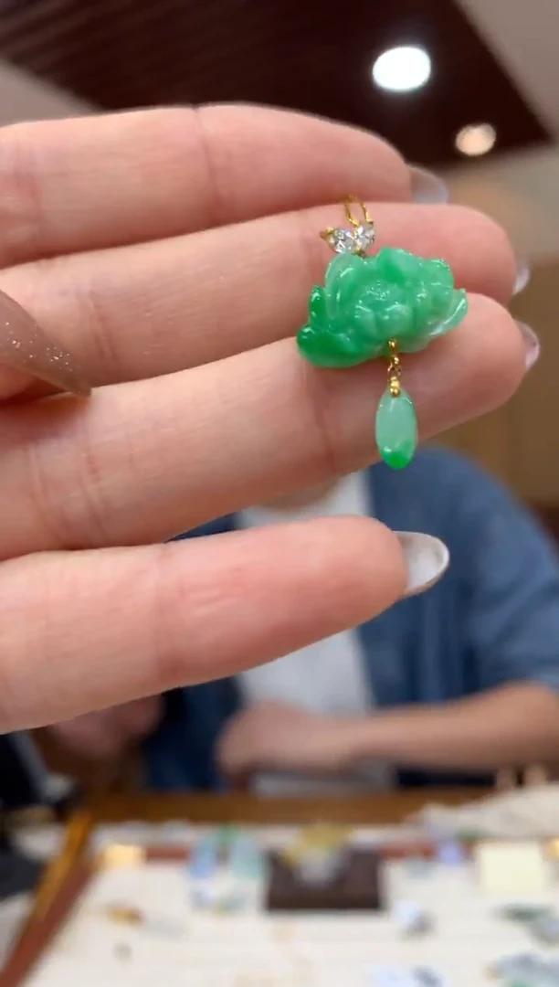 吊坠(不含链)18K金镶嵌翡翠莲花