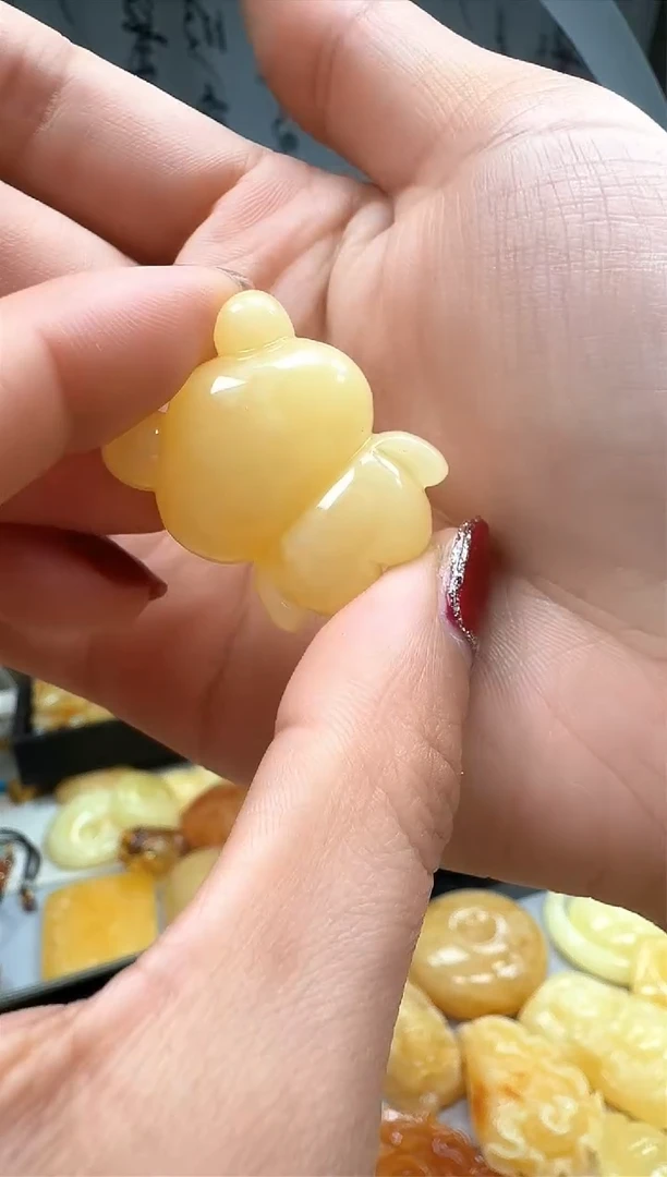 【闪购商品】琥珀裸石未镶嵌挂坠