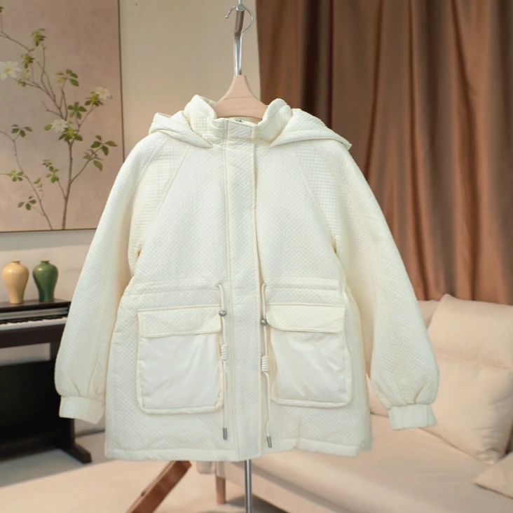 G139 绗缝菱形格抽绳收腰连帽羽绒服女 53XD73