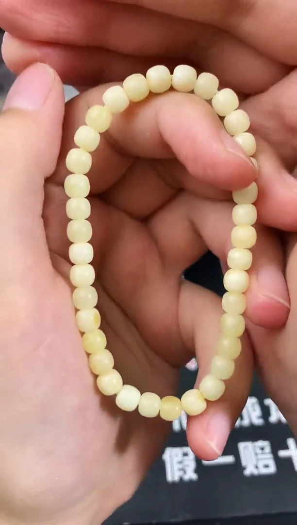 蜜蜡未镶嵌珠宝奇石94