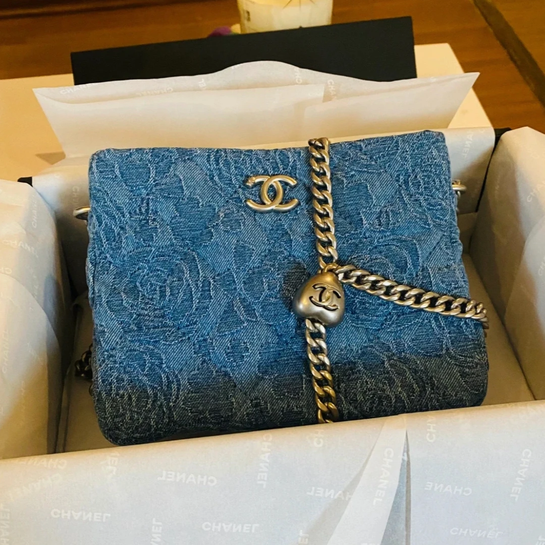 99新 Chanel/香奈儿 小花Jerry 牛仔蓝爱心金球23P 山茶花 hobo蓝