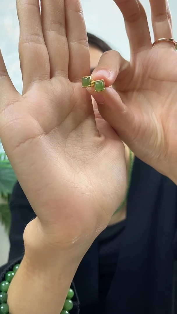 银S925镶嵌和田玉（碧玉）耳钉S925银镀金镶嵌碧玉方形耳钉