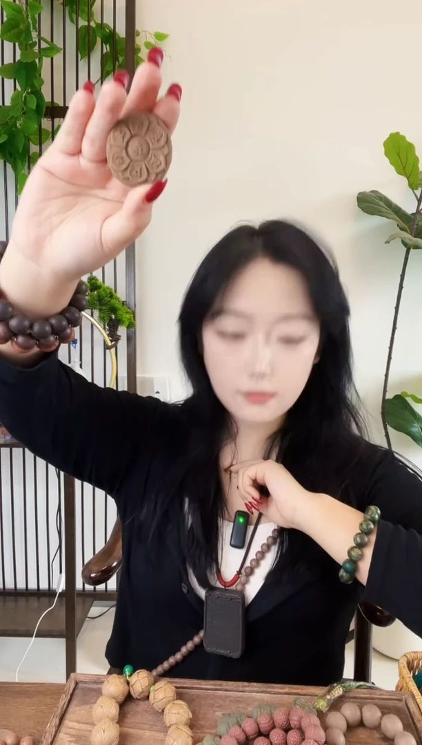 泥塑碧云散的八宝莲花牌子