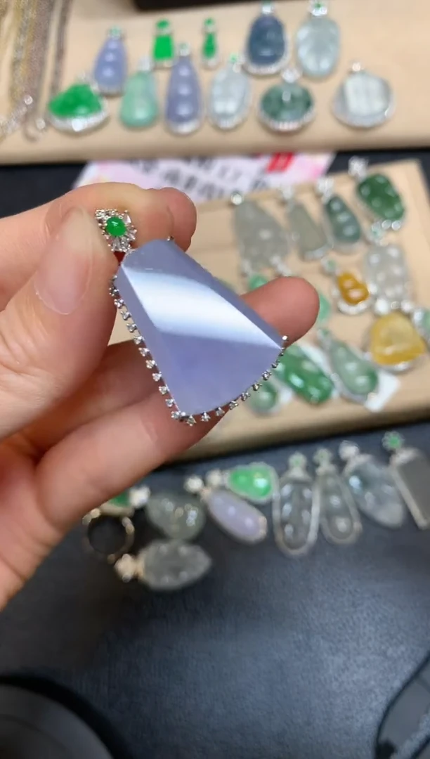 【闪购商品】翡翠颈饰18K金镶嵌无事牌【无服务费