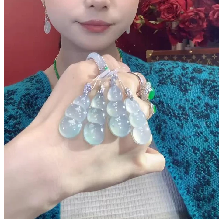 【云中意】-18K金 翡翠冰豆子吊坠（不含链) - 多样性发货一件 mcl