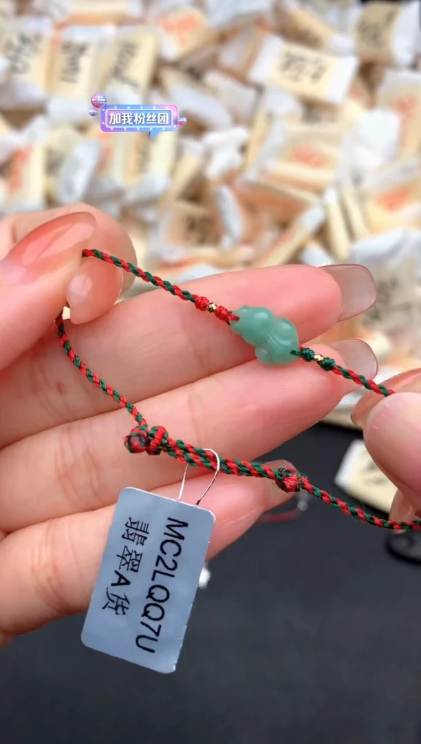 翡翠挂件18K金镶嵌一