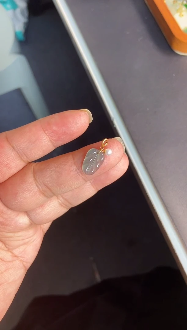 吊坠(不含链)18K金镶嵌翡翠1
