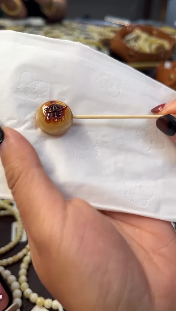 裸石蜜蜡未镶嵌雕刻件