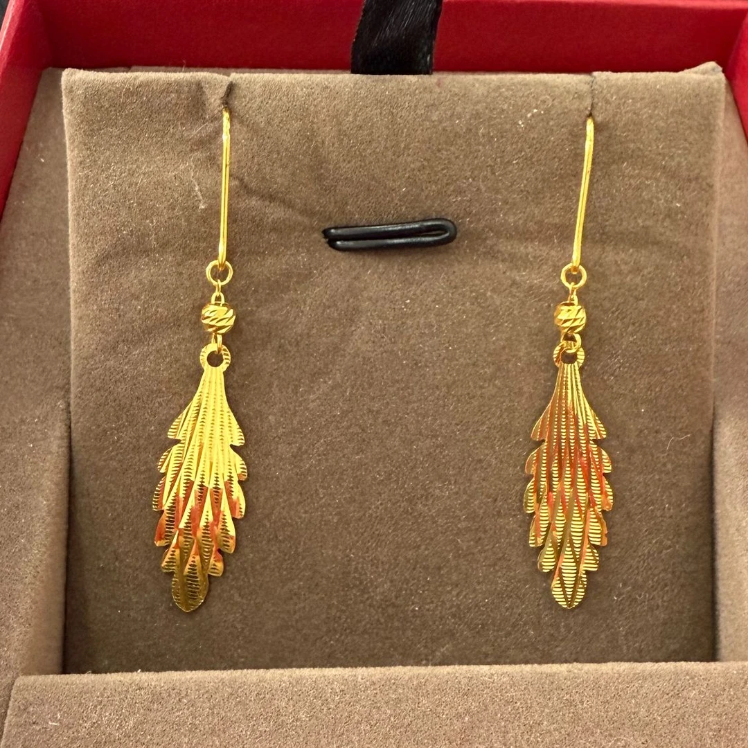 Chow Tai Seng/周大生车花叶子足金耳钩 2.49g 168号