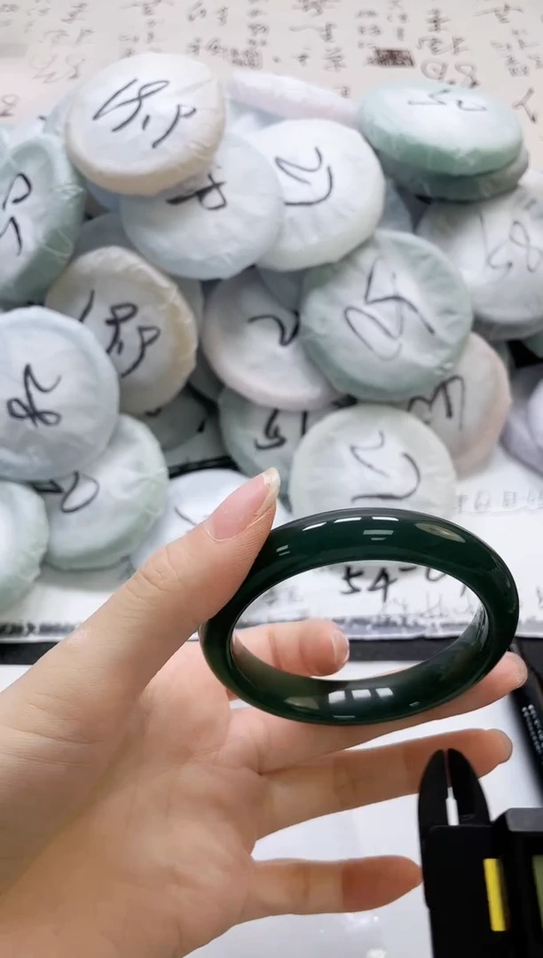 未镶嵌手镯石英质玉216-58