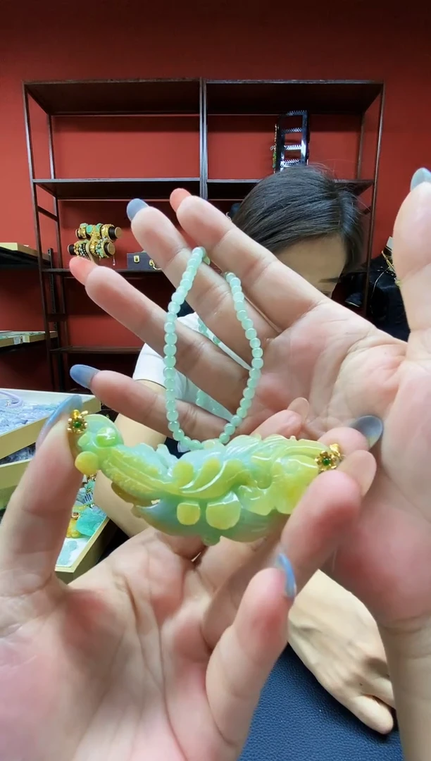 颈饰未镶嵌翡翠吊坠