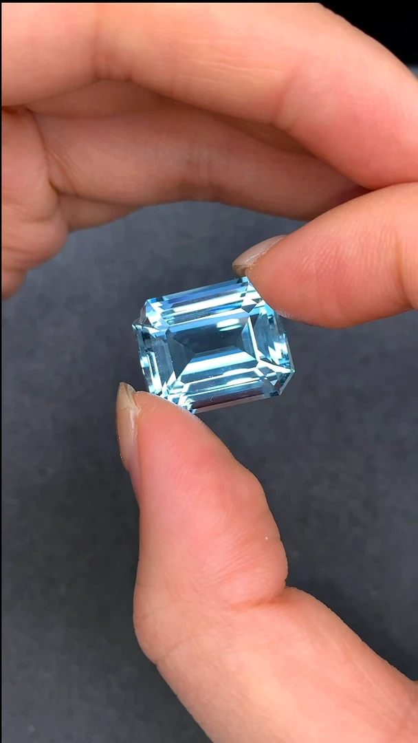 【闪购商品】海蓝宝石裸石未镶嵌21.24克拉