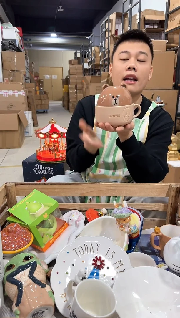 瓷片布朗熊带盖杯