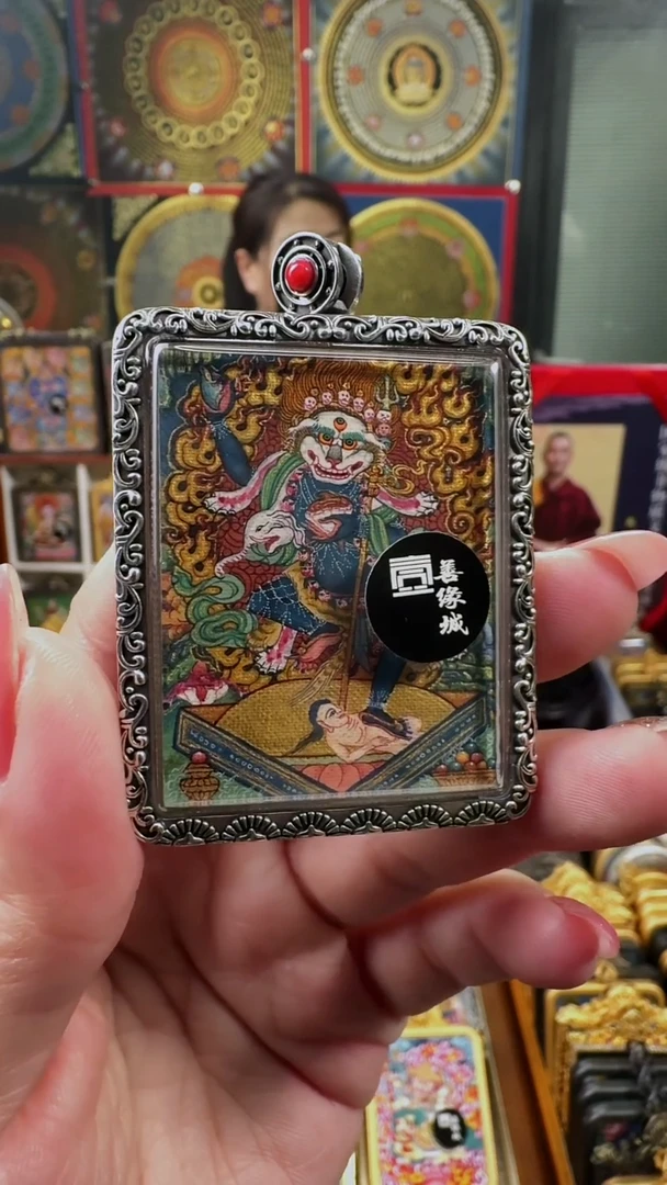 吊坠壹善缘城手绘唐卡狮面