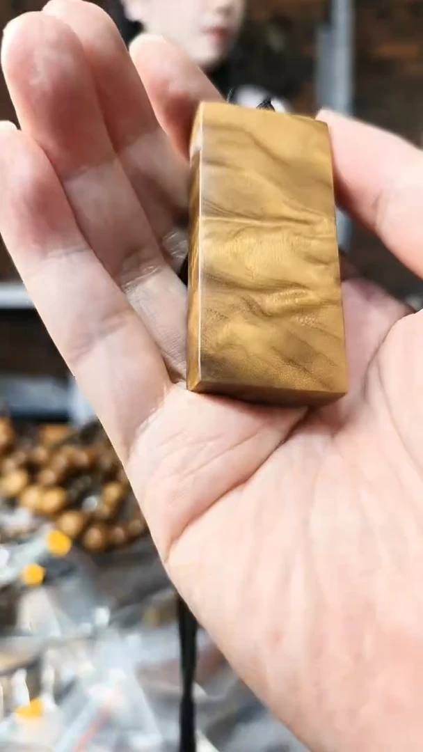 【闪购商品】金丝楠无事牌手把件