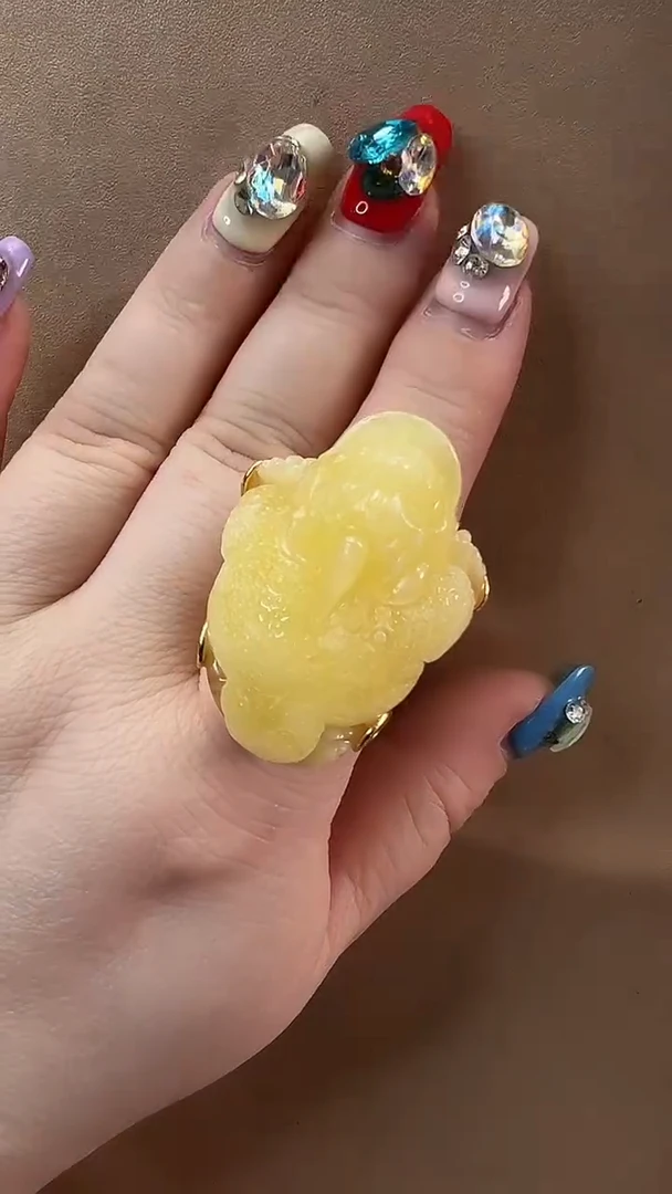 未镶嵌颈饰琥珀戒指