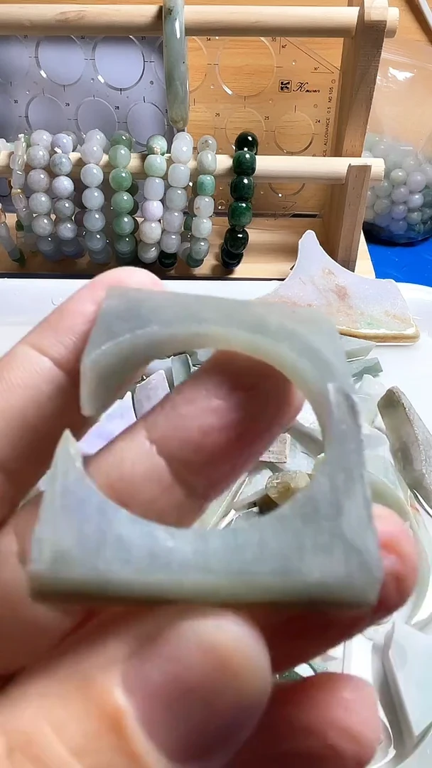 裸石翡翠贵**仔翡翠小边料