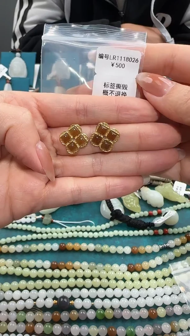 颈饰未镶嵌和田玉耳饰 LR