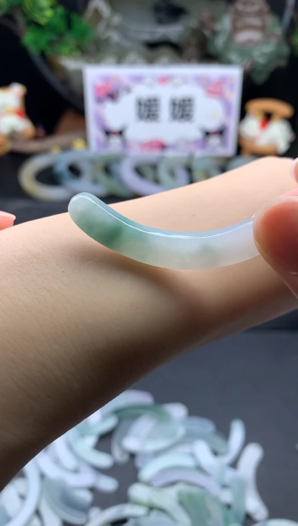 翡翠未镶嵌颈饰玉衡