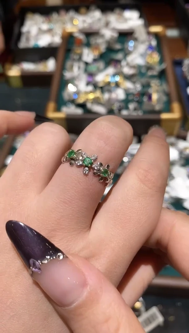 银S925镶嵌戒指祖母绿楚楚珠宝中古甄选不退换