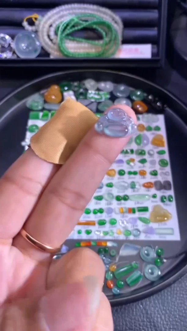 未镶嵌挂件翡翠佛