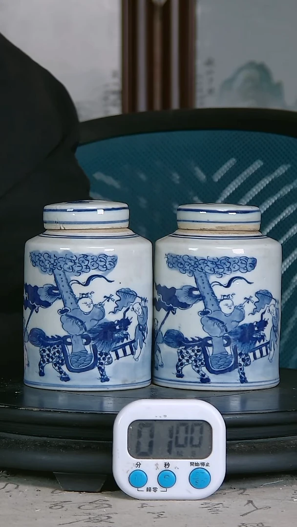 马*草青花精绘人物图罐一对