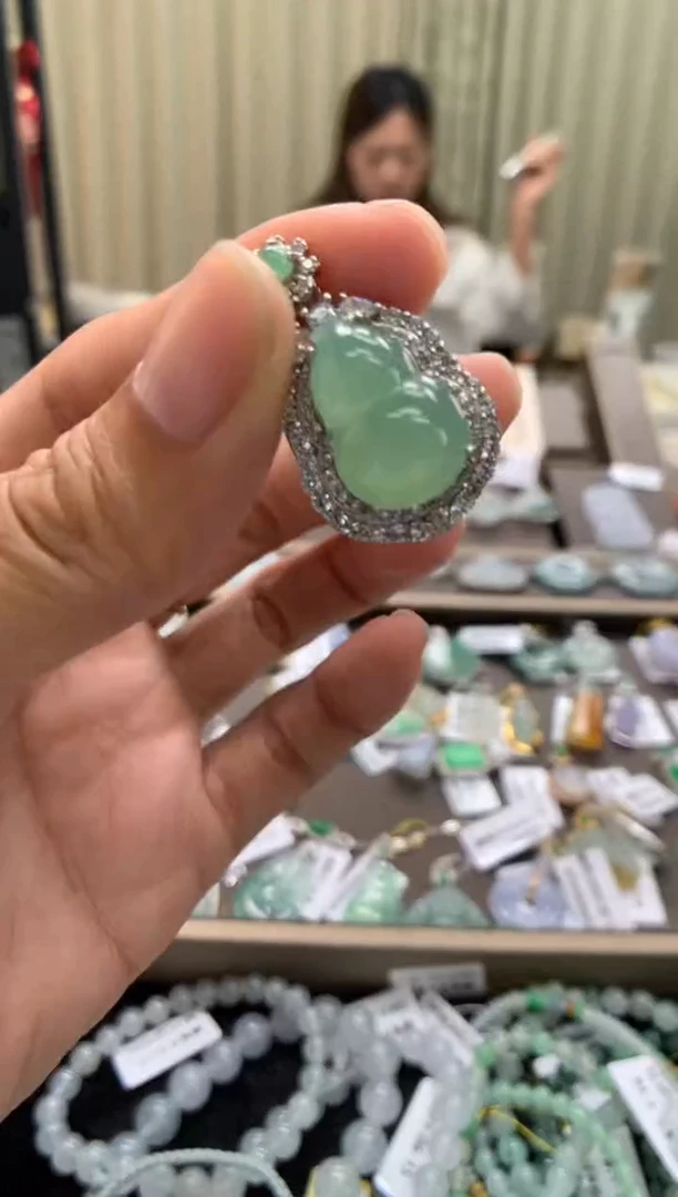翡翠银S925镶嵌颈饰葫芦