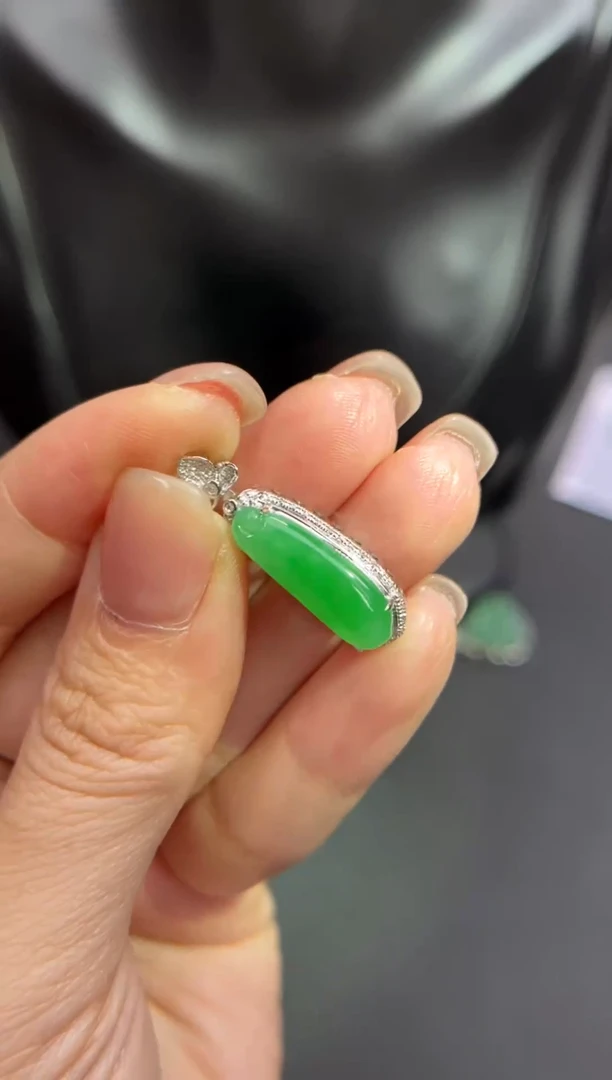 吊坠(不含链)18K金镶嵌翡翠翡翠A货闪购多样性