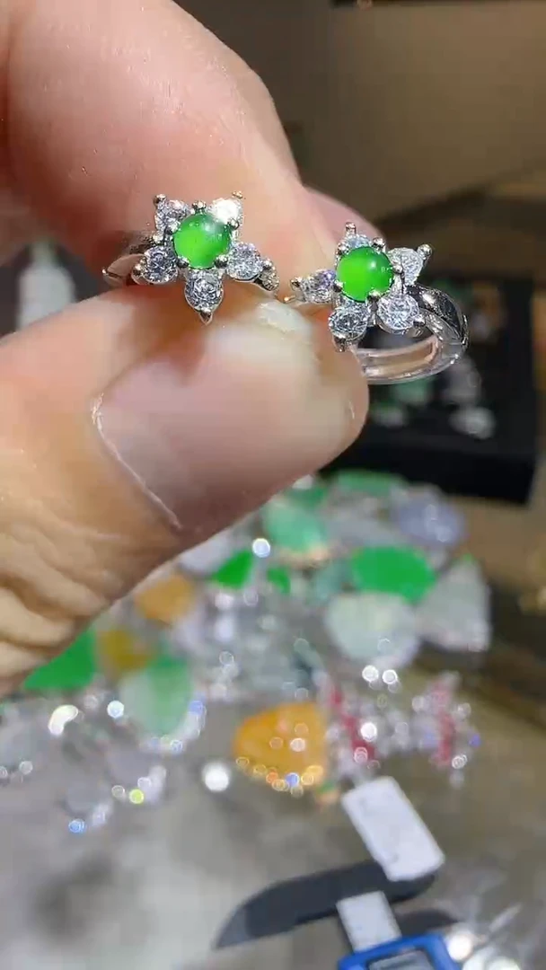 翡翠未镶嵌耳饰 天然A货翡翠（多样性发货）