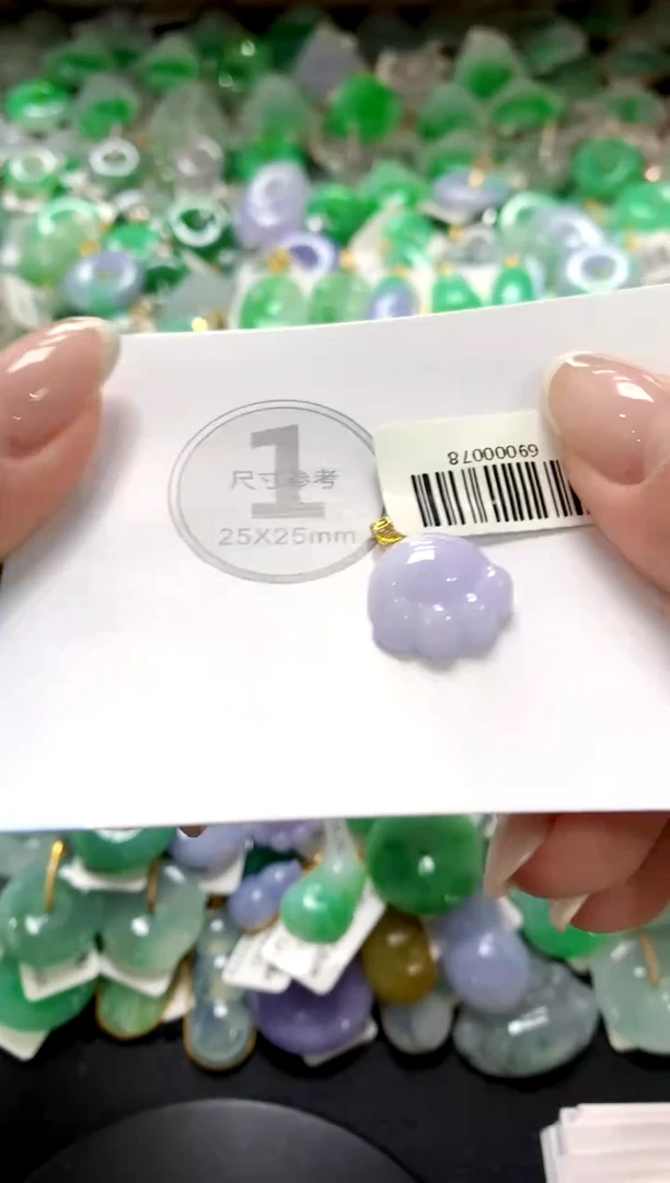 翡翠18K金镶嵌颈饰1111111111111111