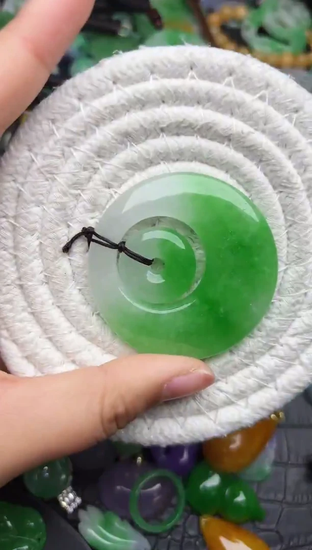 颈饰未镶嵌翡翠缅甸翡翠吊坠