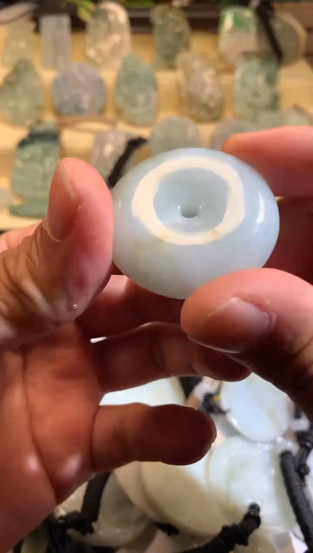 翡翠未镶嵌颈饰6/23/086