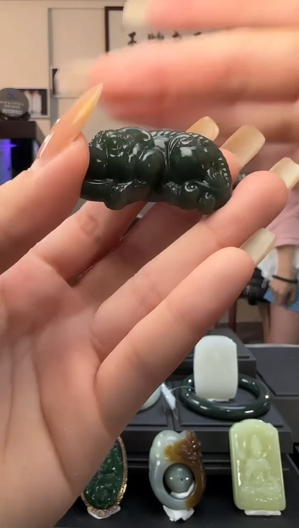 颈饰未镶嵌和田玉且末蓝貔貅吊坠
